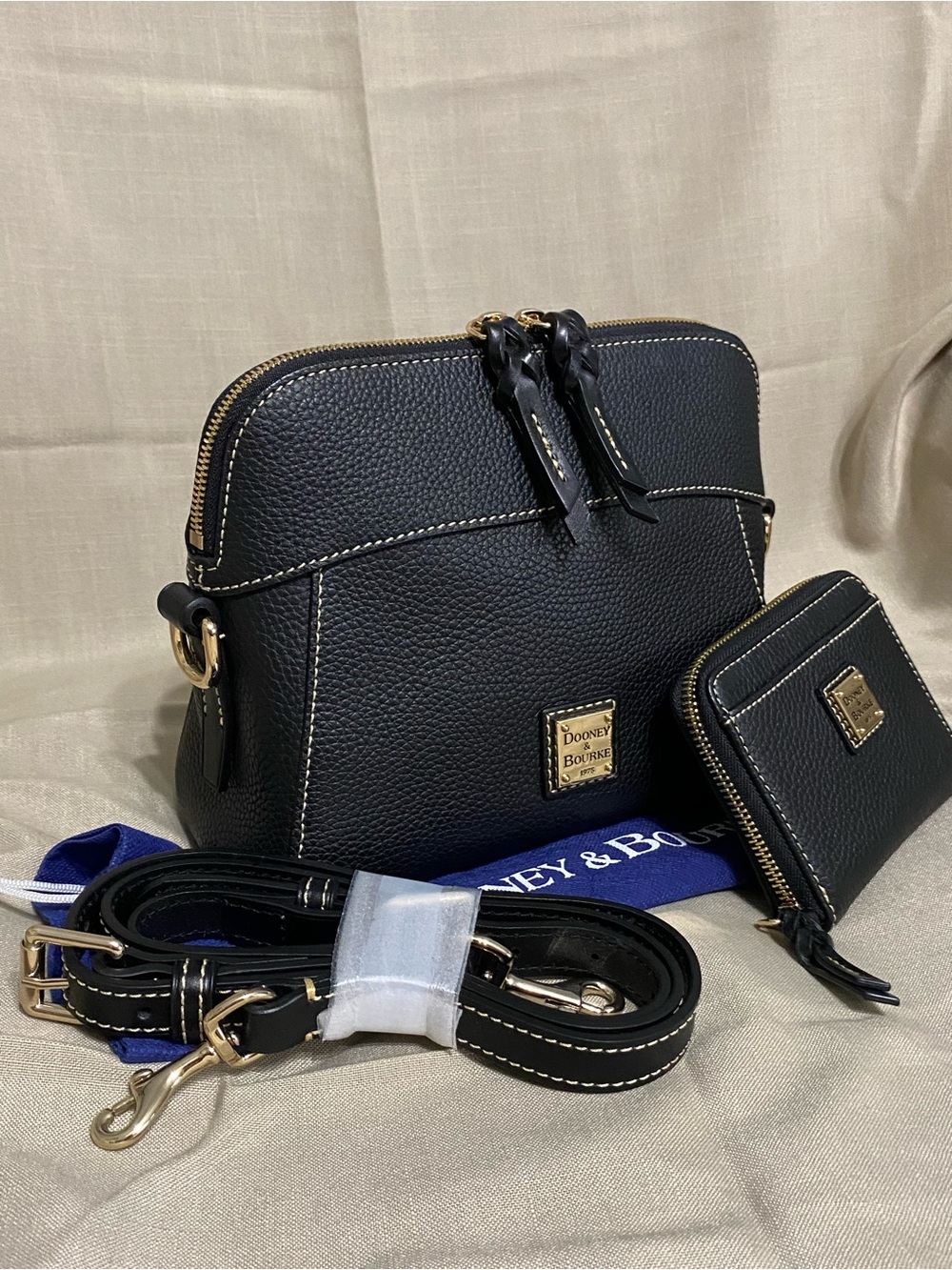 LKNW Dooney & Bourke Cameron Crossbody & Wallet Set Pebbled Leather Black